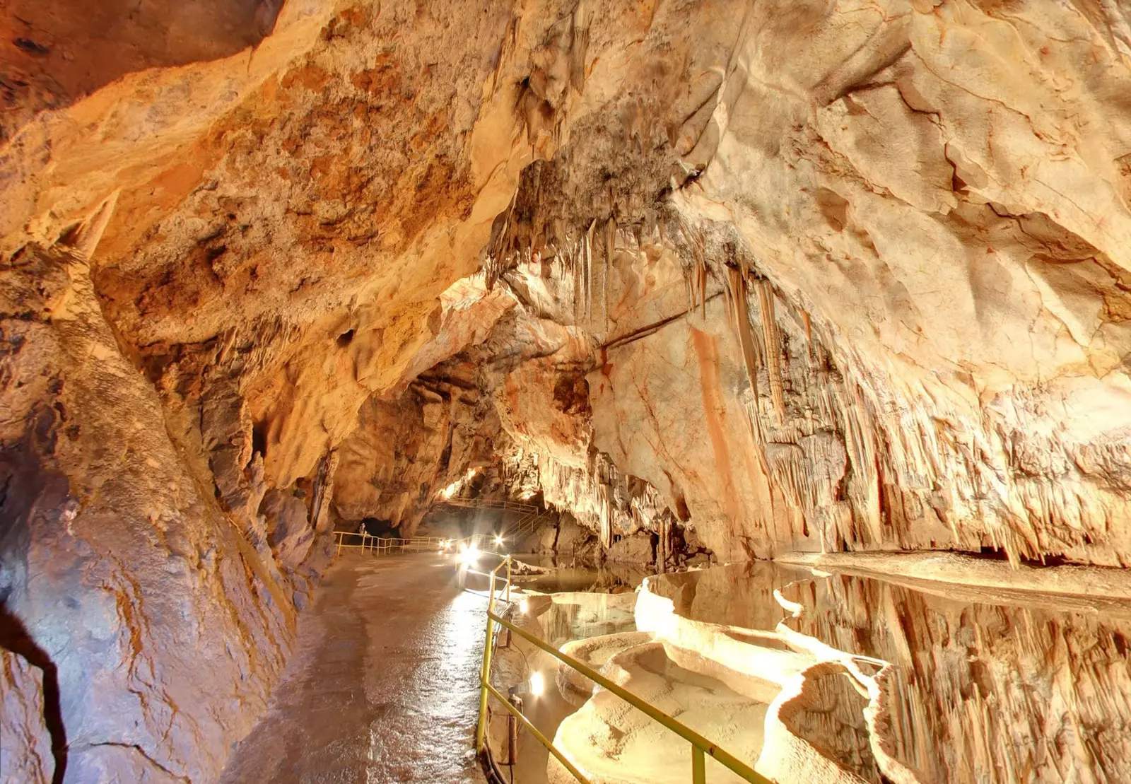 Domica Jasov Cave