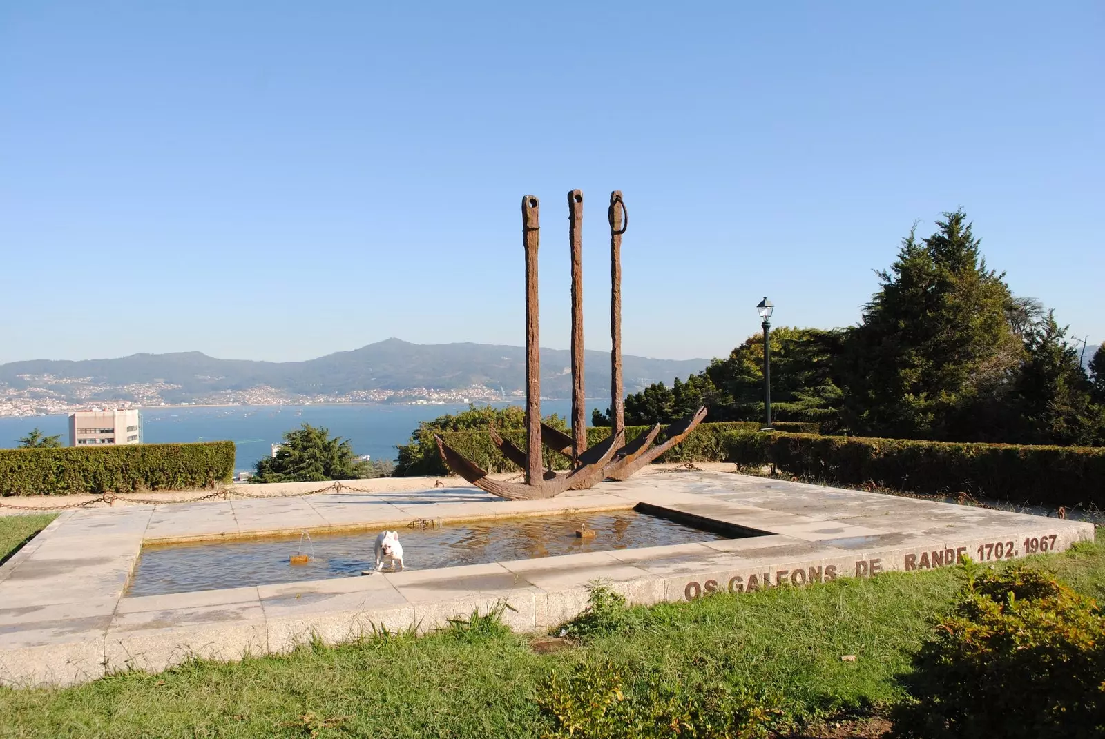 The sea of ​​Vigo as a vanishing point