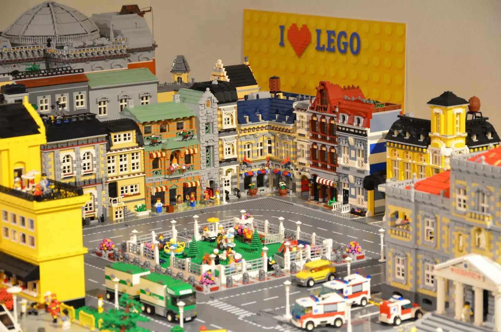 Detail pameran 'I Love Lego' di Istana Gaviria.