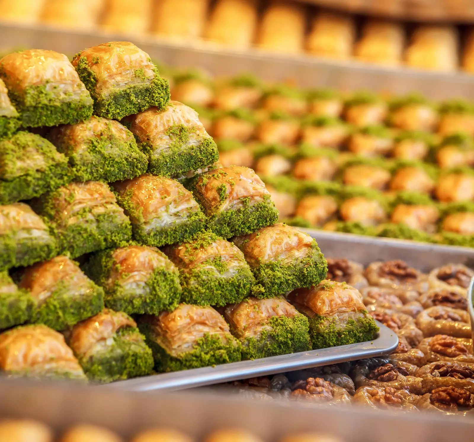 Baklava sælgæti í sölubás í Istanbúl.