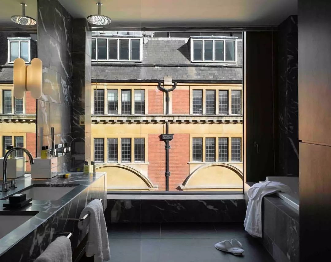 Salle de bain dans l'une des chambres de l'hôtel South Place à Londres.