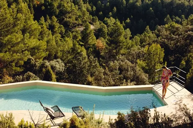 Kaprikornu attenzjoni għall-pool tiegħek