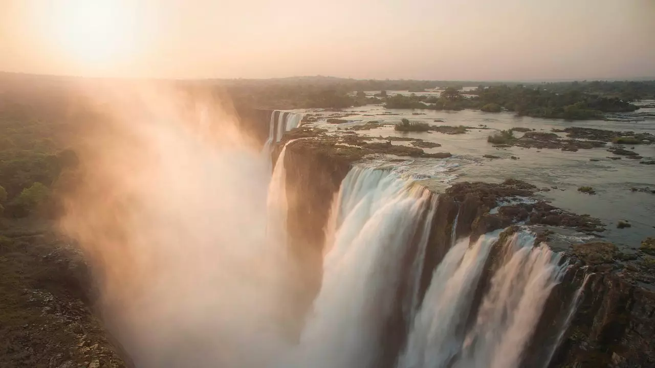 Victoria Falls: göy gurultulu tüstü