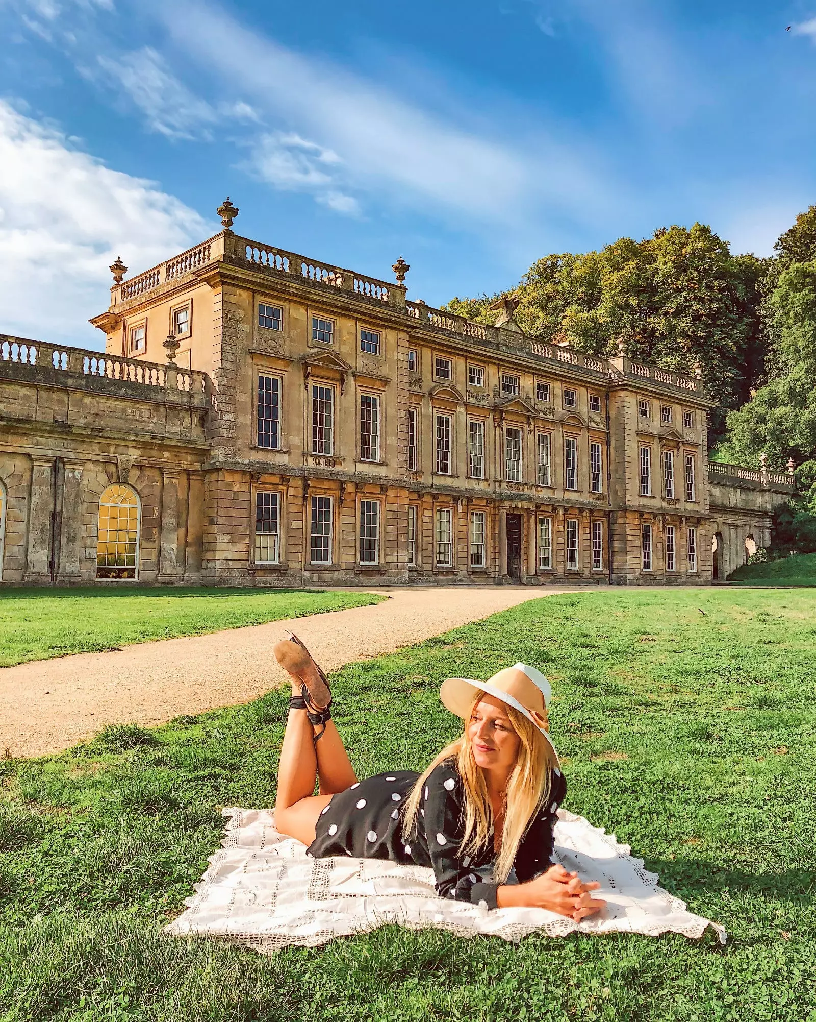 Feeling a Downton Abbey-ben egy piknik után a Dyrham Parkban.