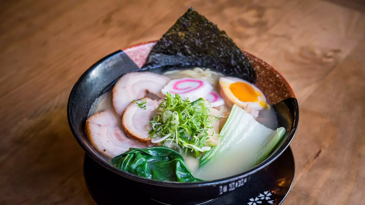 Gatim me Francisco Geraldo de Ramen Shifu: si të përgatisni tonkotsu ramen