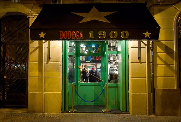 Bodega 1900은 평생 동안 거기에 있었던 것 같습니다.