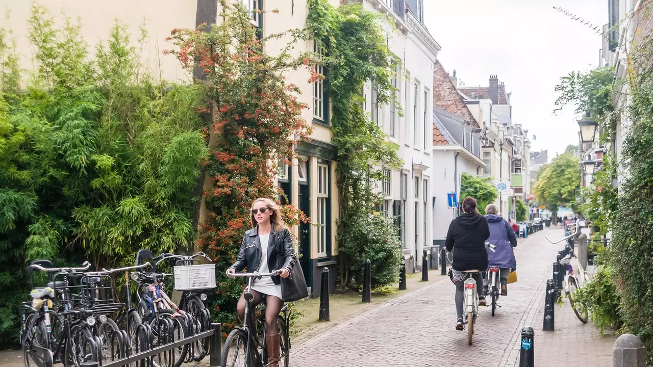 Utrecht sokaklarında bitmek bilmeyen bir şiir yazılıyor