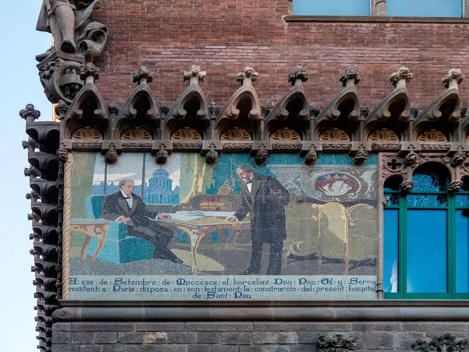 Historical mosaics in the modernist area of ​​Sant Pau