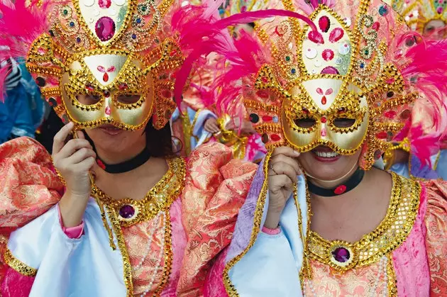 Con o senza maschera, il carnevale delle Canarie è divertimento al 100%.