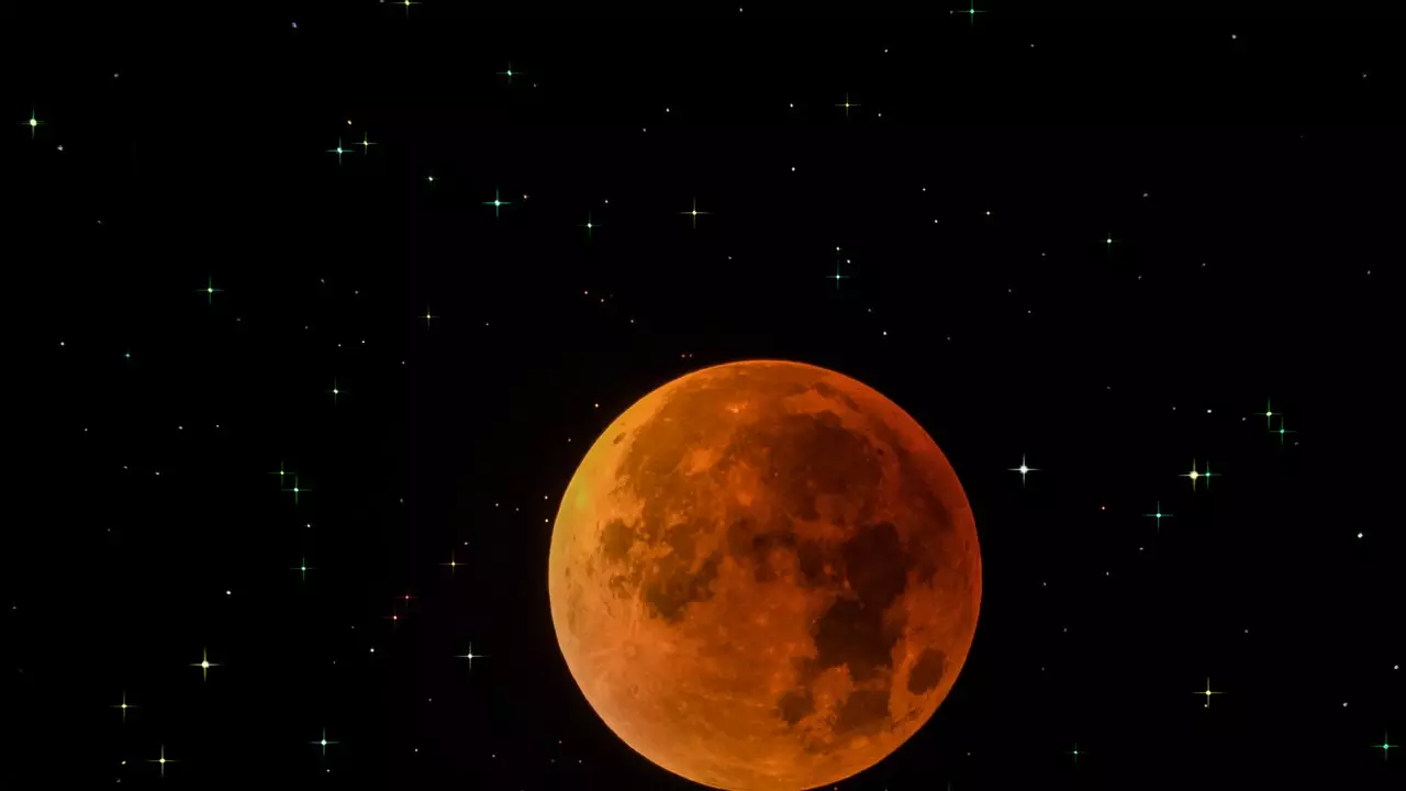 The total lunar eclipse on Monday May 16 will be spectacular, and can be seen throughout Spain without difficulty