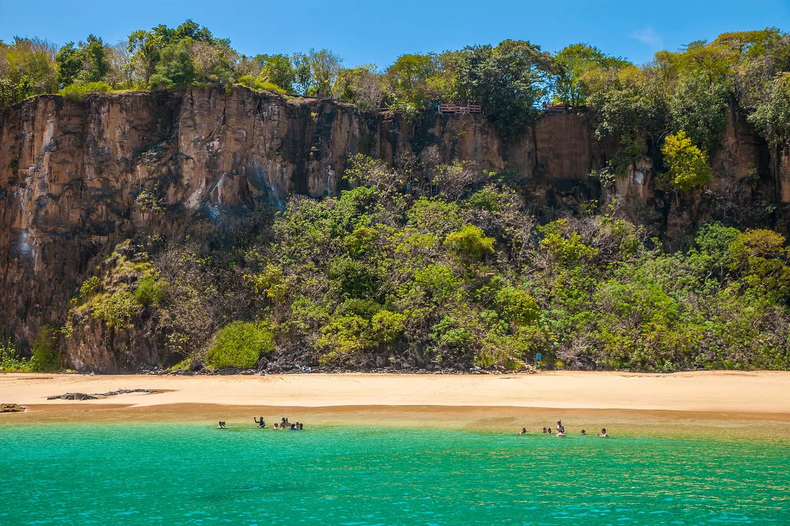 Baia do Sancho di Brazil adalah pantai terbaik di dunia