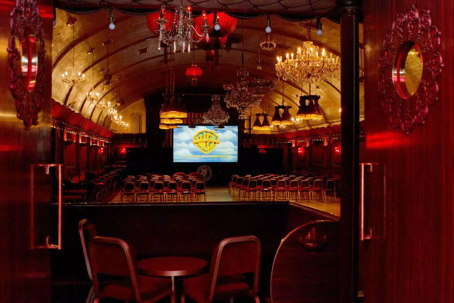 ظل الديكور في Rivoli Ballroom على حاله منذ الخمسينيات.