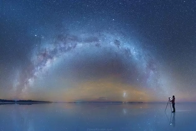 Assim é a Via Láctea refletida no maior deserto salino do mundo