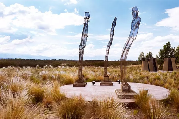 Di pusat Killka di Bodega Salentein terdapat koleksi lukisan dan patung kontemporer karya seniman Argentina.