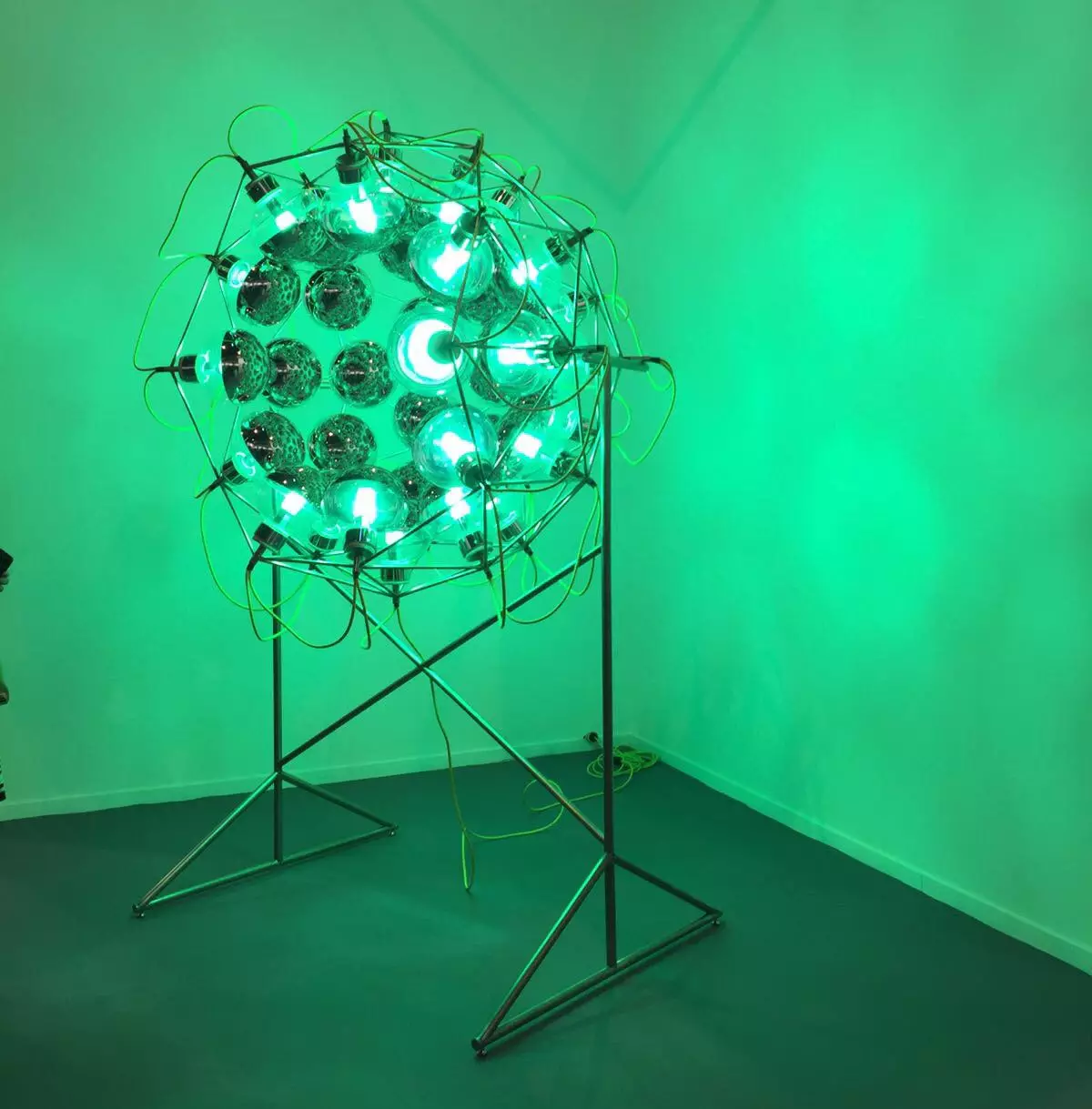 Olafur Eliasson မှ 'ကမ္ဘာလုံးဆိုင်ရာအအေးခံမီးအိမ်'