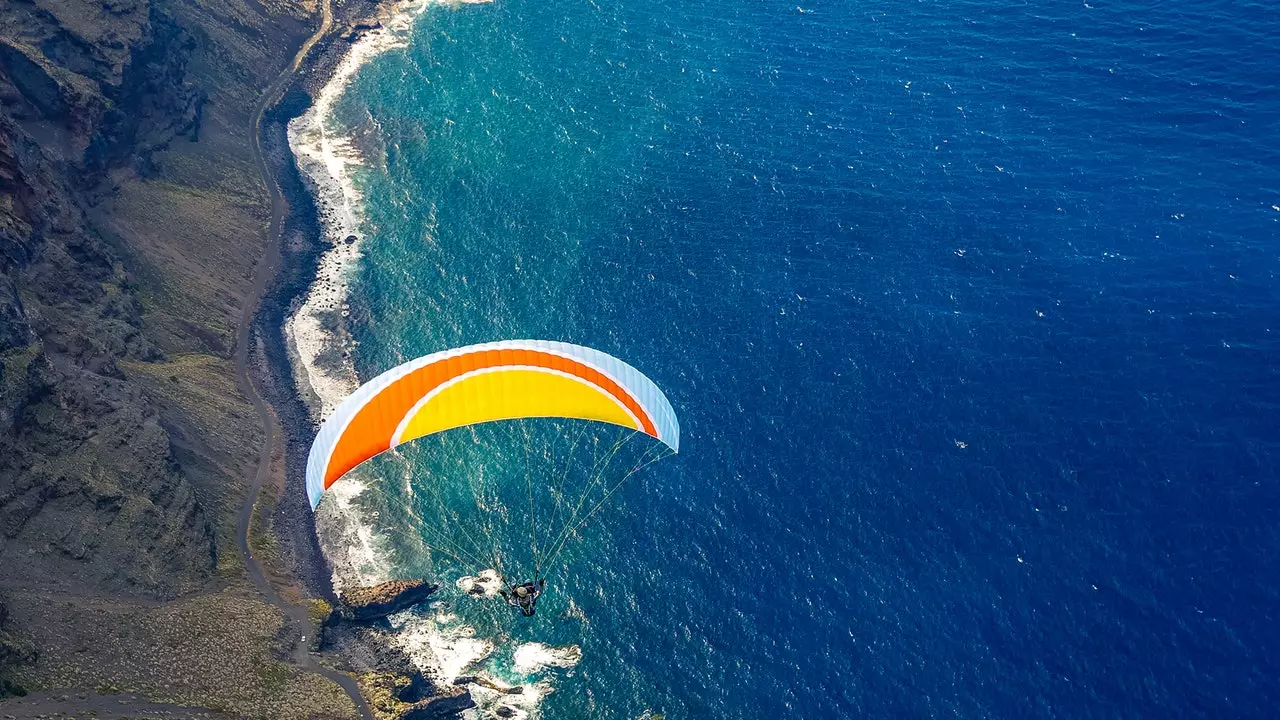 Prekni qiellin: një fluturim me paragliding nëpër Ishujt Kanarie