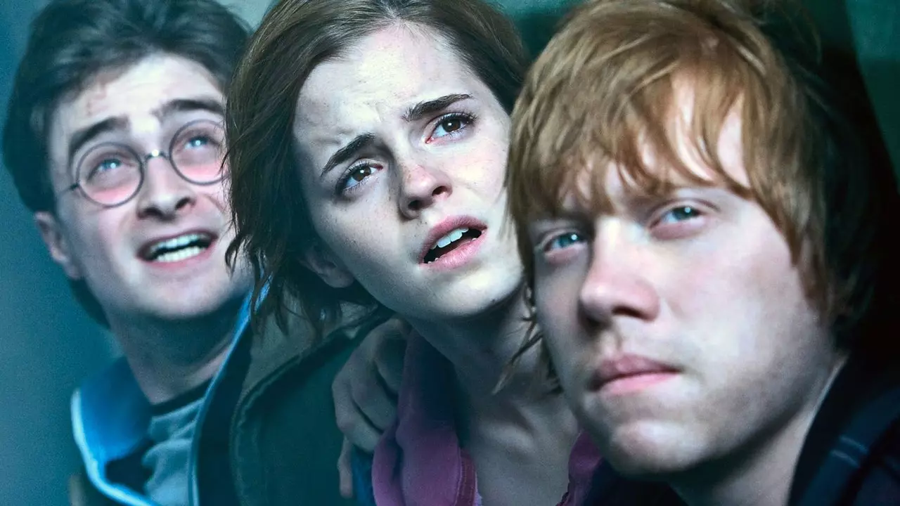 Recover and destroy the Deathly Hallows in this Harry Potter-inspired escape room