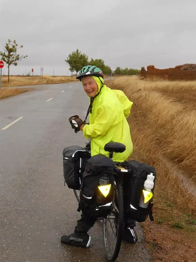 Ikke engang regnen kan stoppe hende