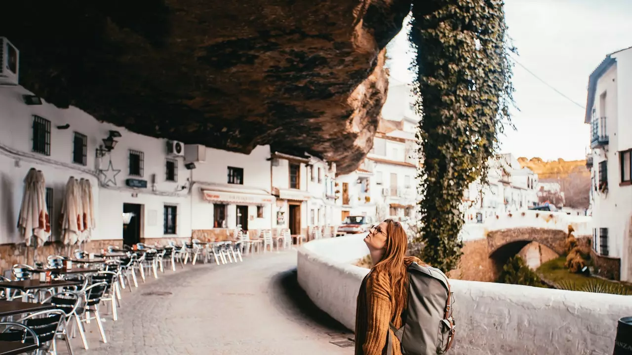 Setenil de las Bodegas: ווו די שטיין מערדזשיז מיט דעם הימל