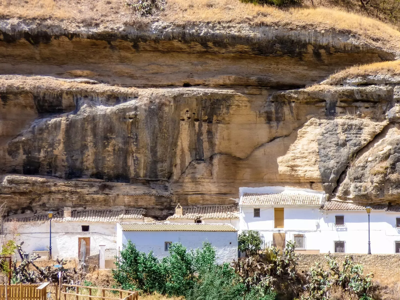 Að búa í hellum í Setenil de las Bodegas