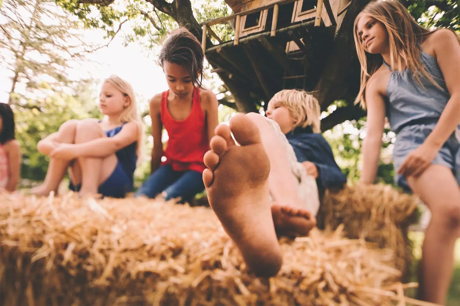 enfants sur la paille