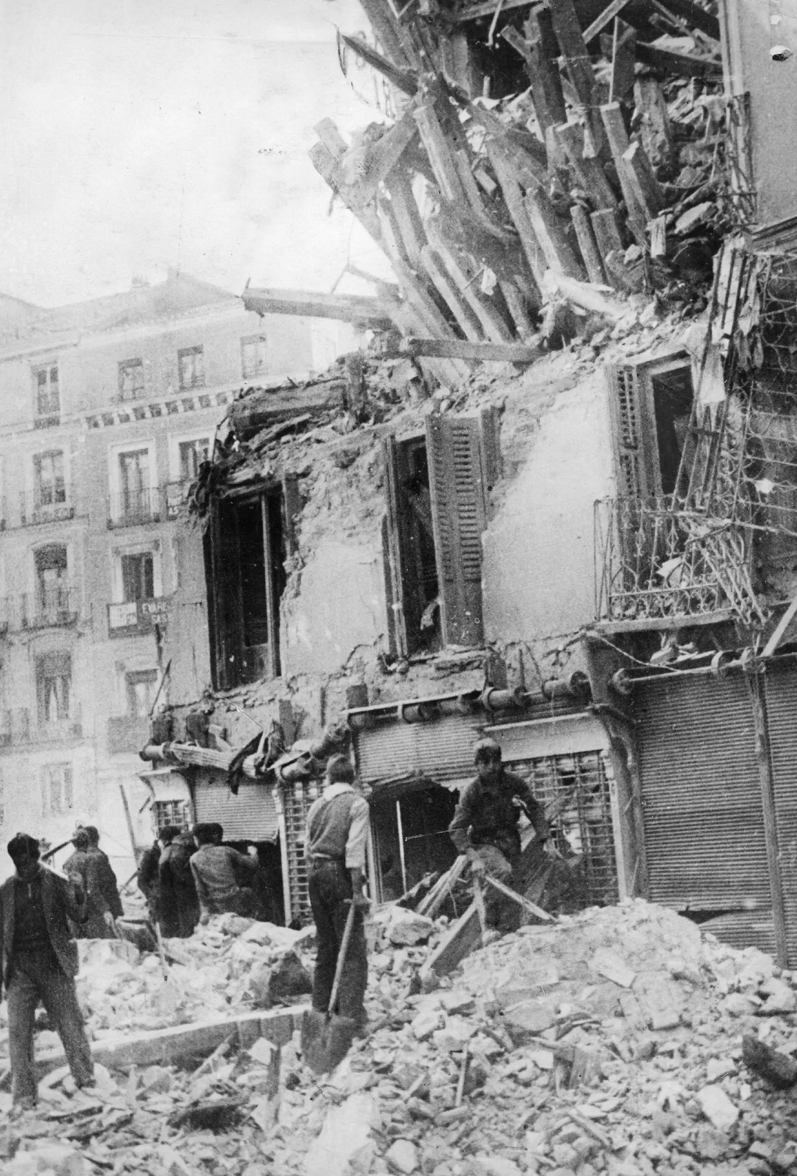 「Madrid Bombarded」都市で内戦によって引き起こされた破壊を示す地図