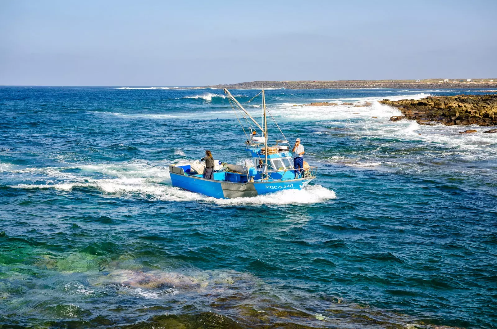 Bád iascaireachta sna hOileáin Chanáracha Lanzarote