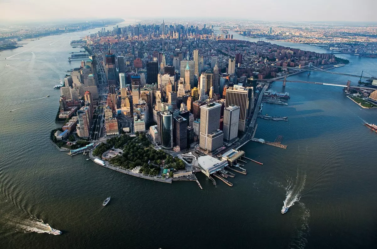 New York in einem 360°-Video von der Turmspitze des One World Trade Center aufgenommen