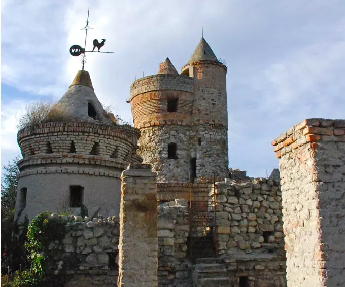 Ci volle mezzo secolo prima che Istvn Taródi costruisse il suo piccolo castello medievale.