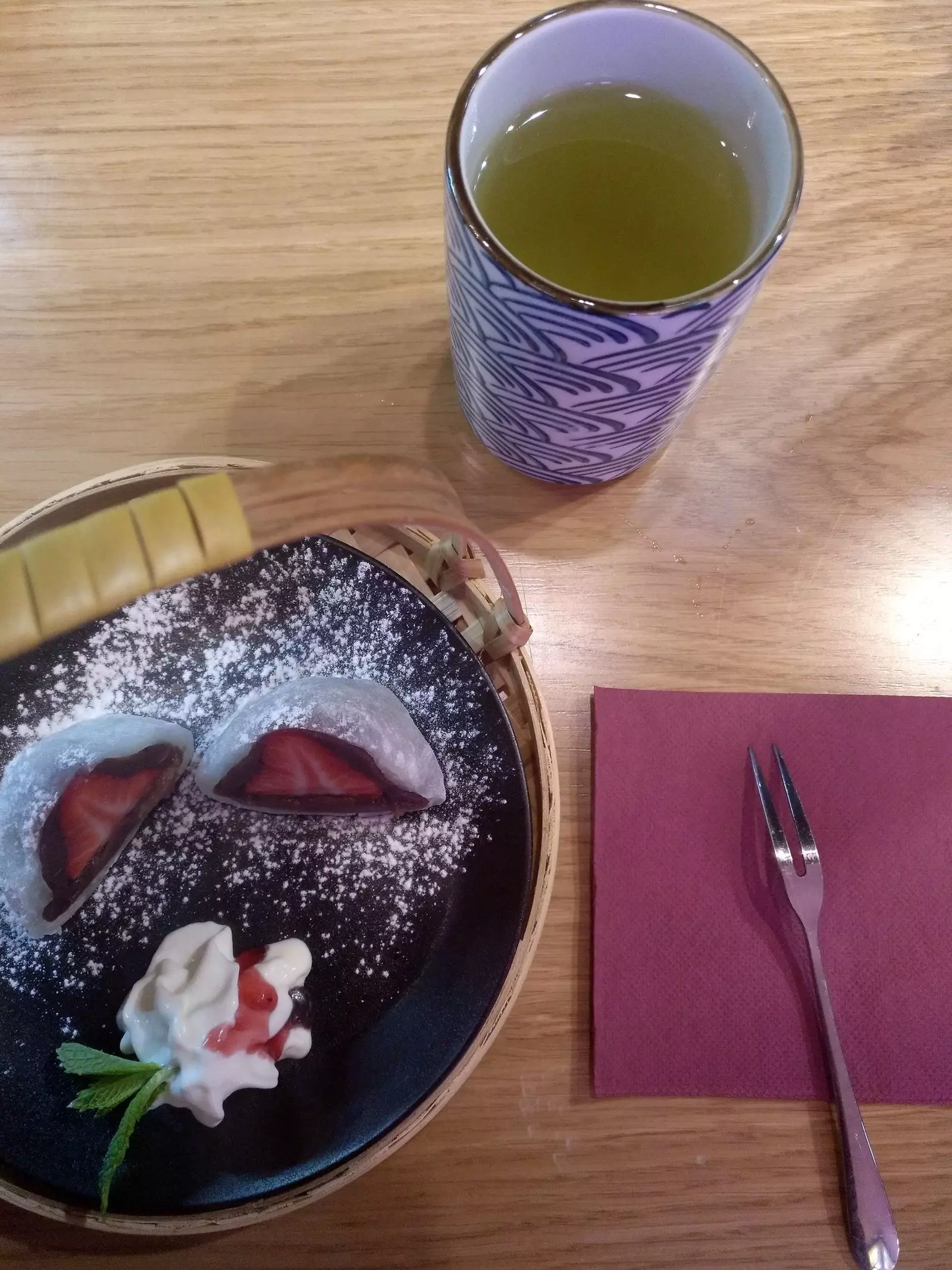 Mochi Ichigo med te Genmaicha fra Hanabusa