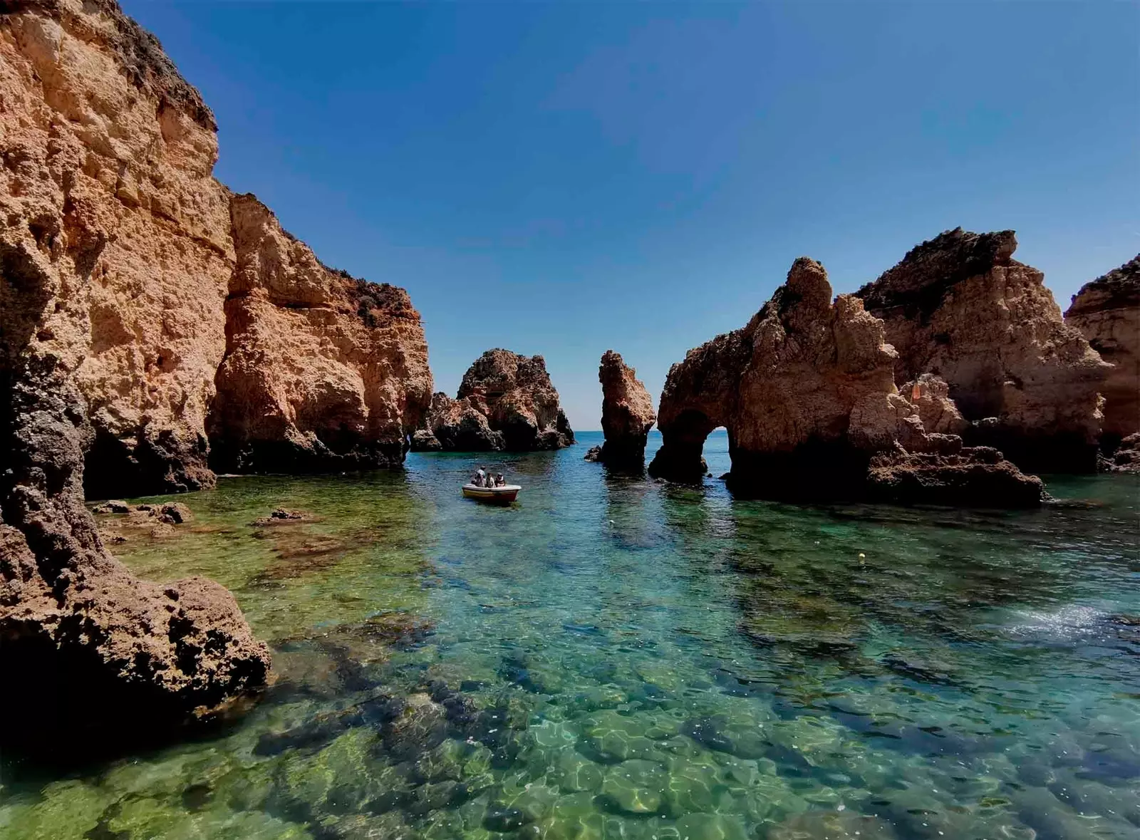 Ponta da Piedade ချောက်ကမ်းပါး