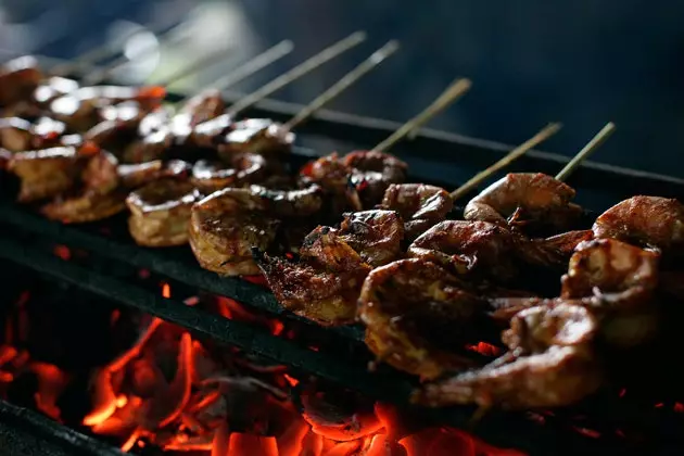 Alimentos orgânicos em uma sala de jantar com vista