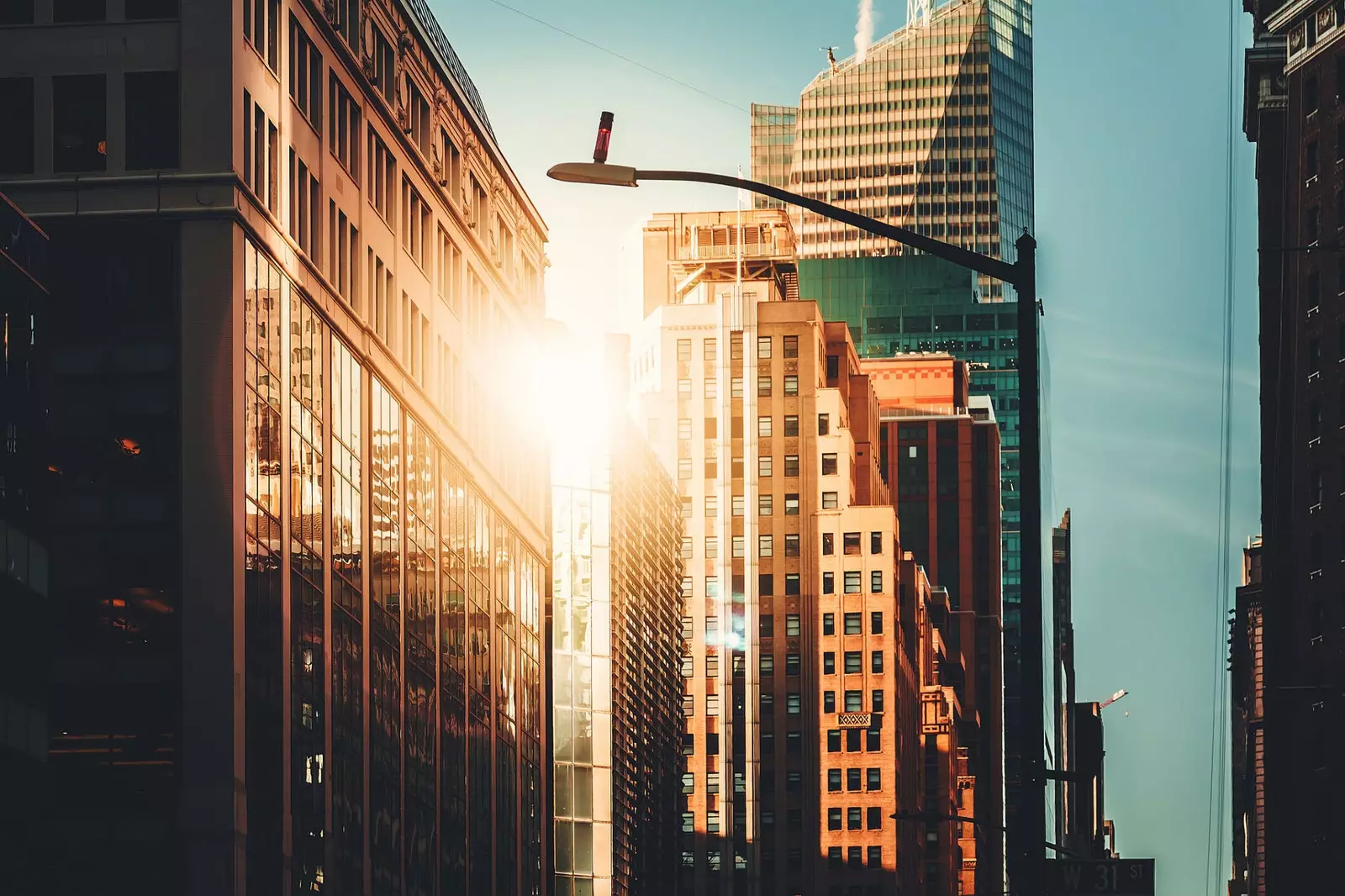 Та Manhattanhenge-д бууж өгөх эсвэл Нью-Йоркийн өвлийн туйлын үеэр нар мандахыг харж болно.