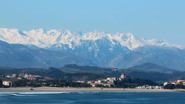 Ide për verën I: surfing për fëmijët në Cantabria