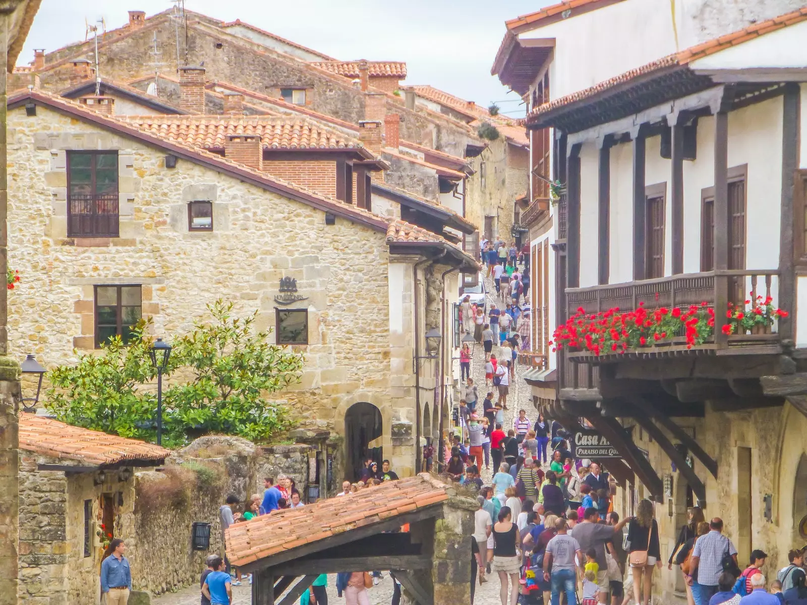 Göturnar í Santillana del Mar eru unun