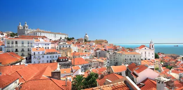 Alfama a colina multicultural de Lisboa