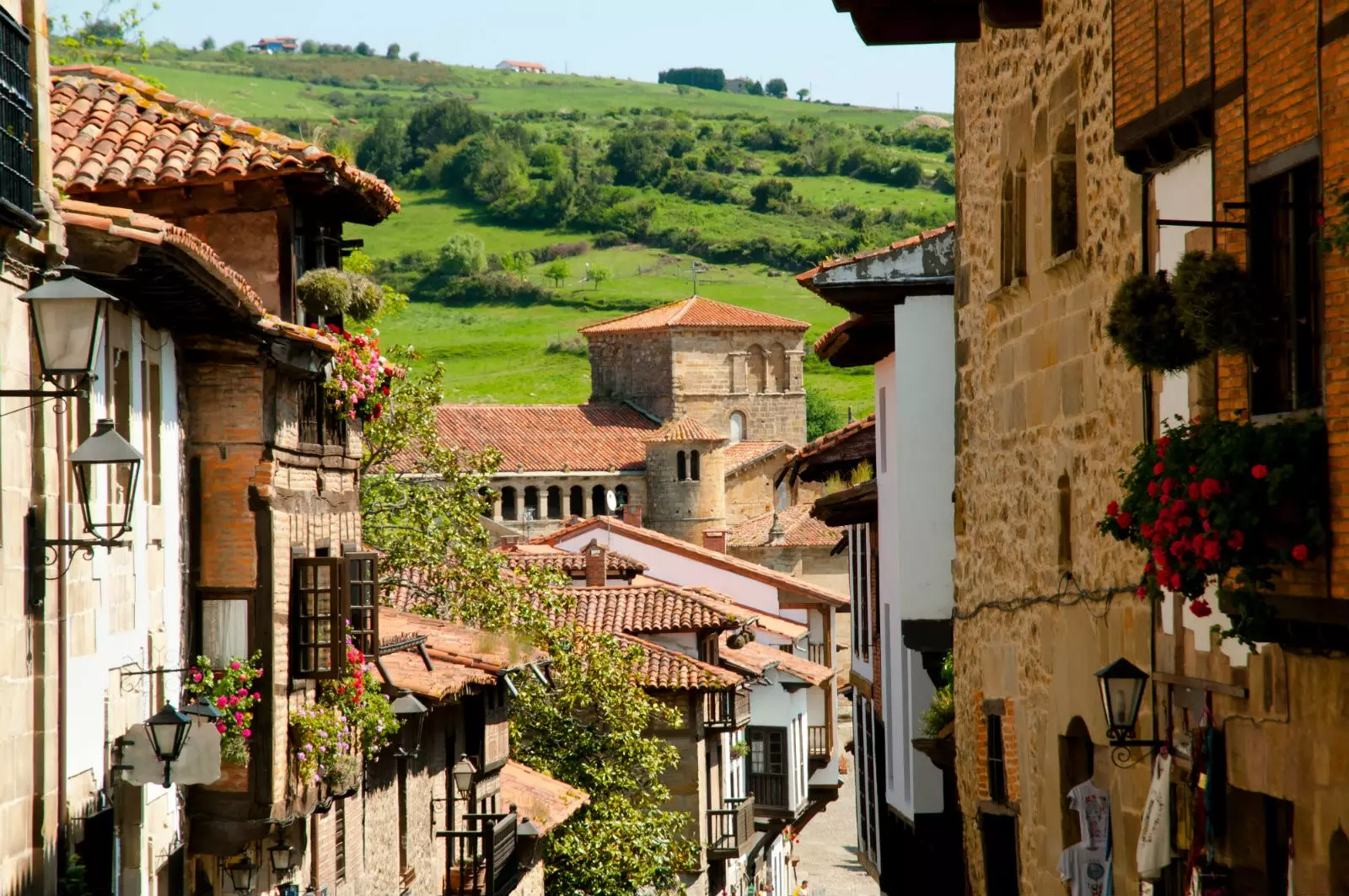 Santillana del Mar grad tri laži.