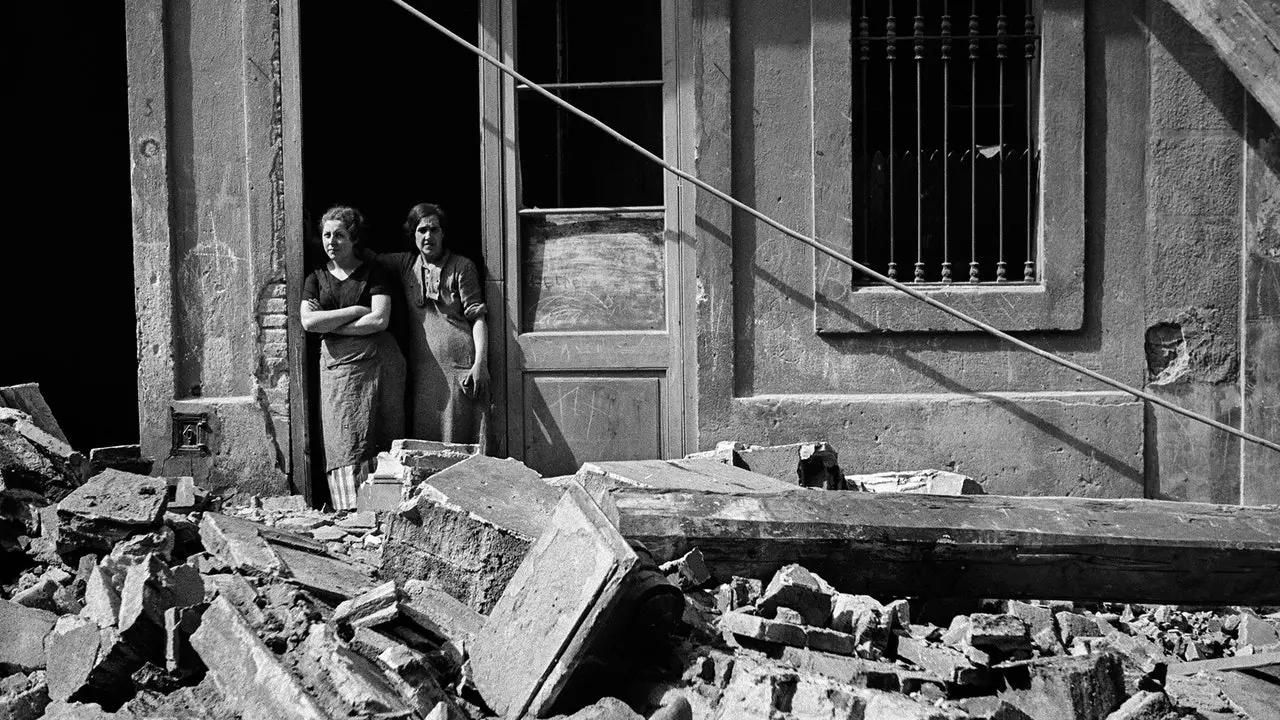 D'Ausstellung vun de verstoppte Fotoen vum Biergerkrich