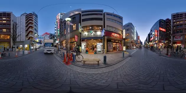 Panorama světel a stínů Tokia za soumraku