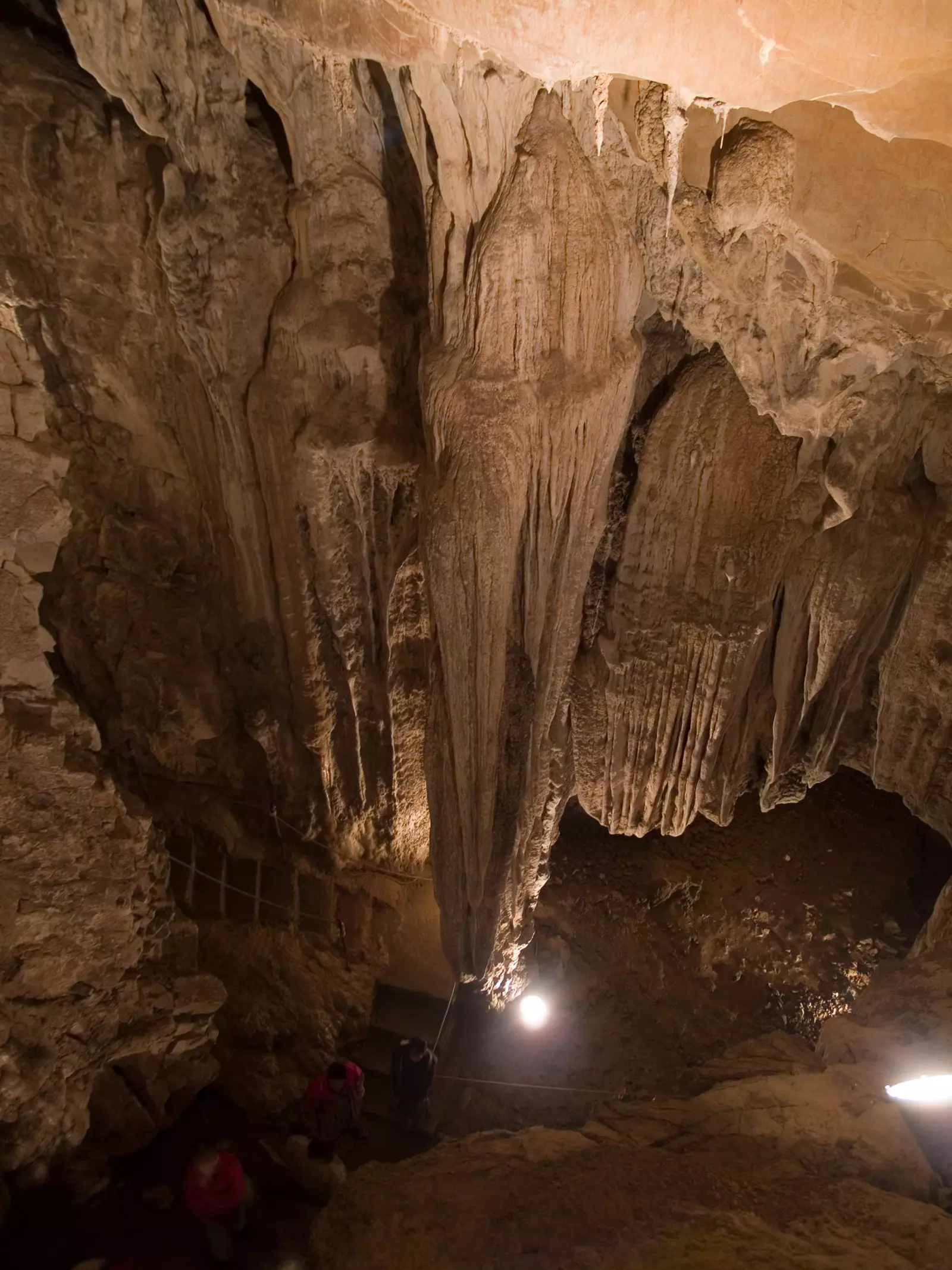 Cinc coves creades gota a gota a Aragó