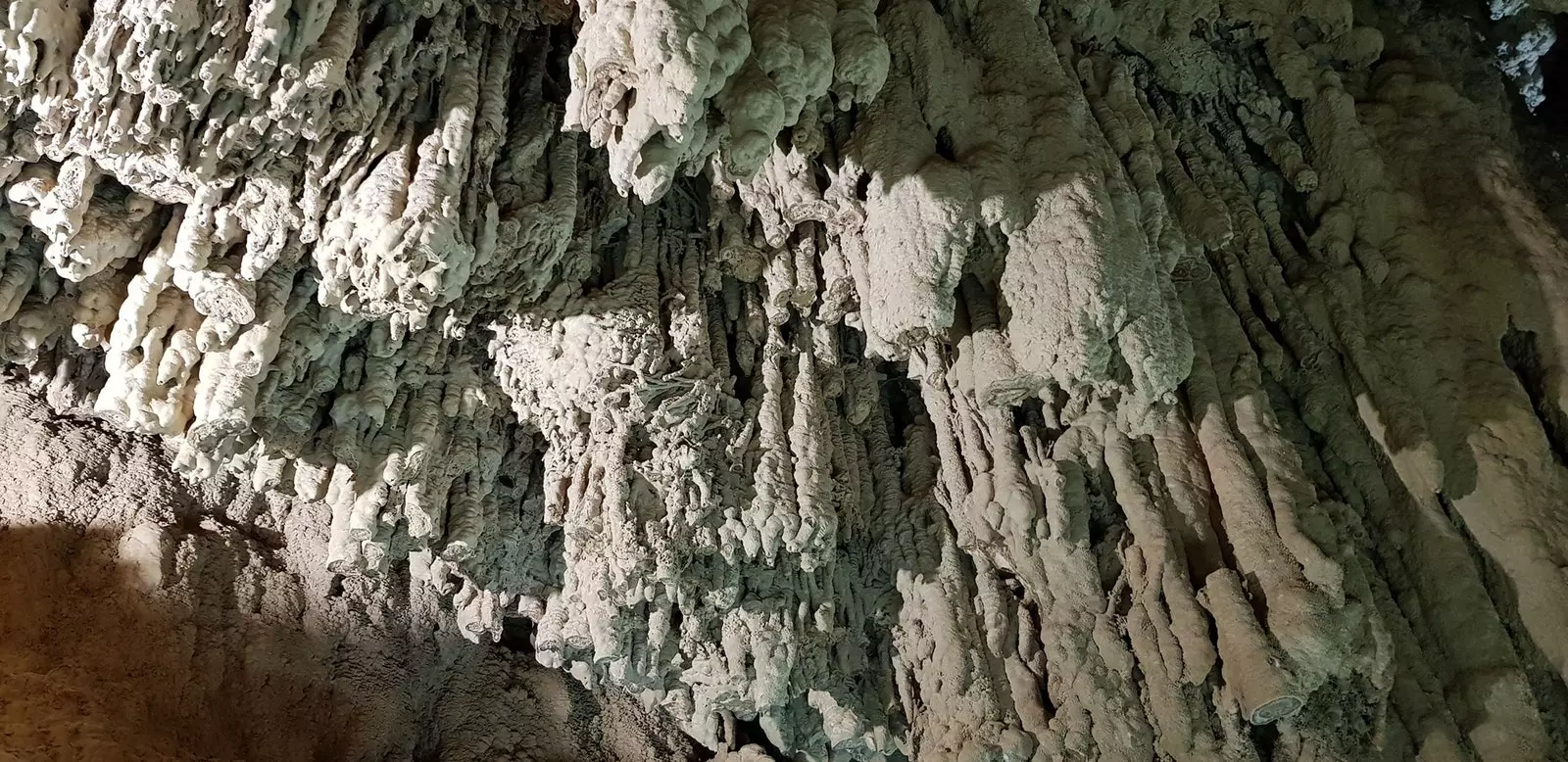 Cinq grottes créées goutte à goutte en Aragon