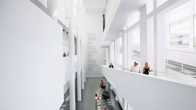 Барселонаның заманауи өнер мұражайы (MACBA)