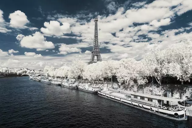 Je možné v tejto chvíli zobraziť Paríž inak? Tomuto fotografovi sa to podarilo