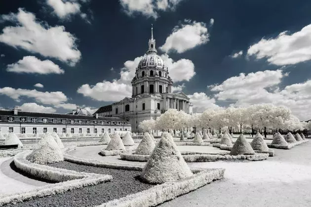 Ali je v tem trenutku mogoče Pariz upodobiti na drugačen način? Temu fotografu je to uspelo