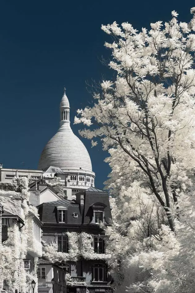 Je možné v tejto chvíli zobraziť Paríž inak? Tomuto fotografovi sa to podarilo