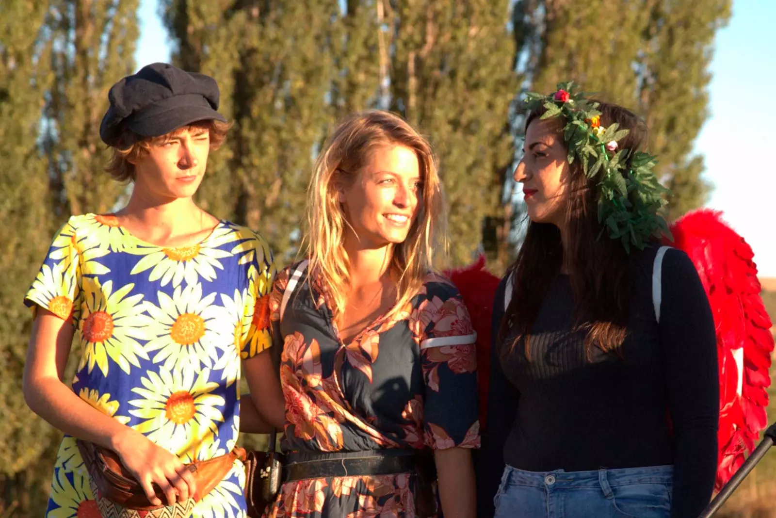 três meninas no festival de regeneração