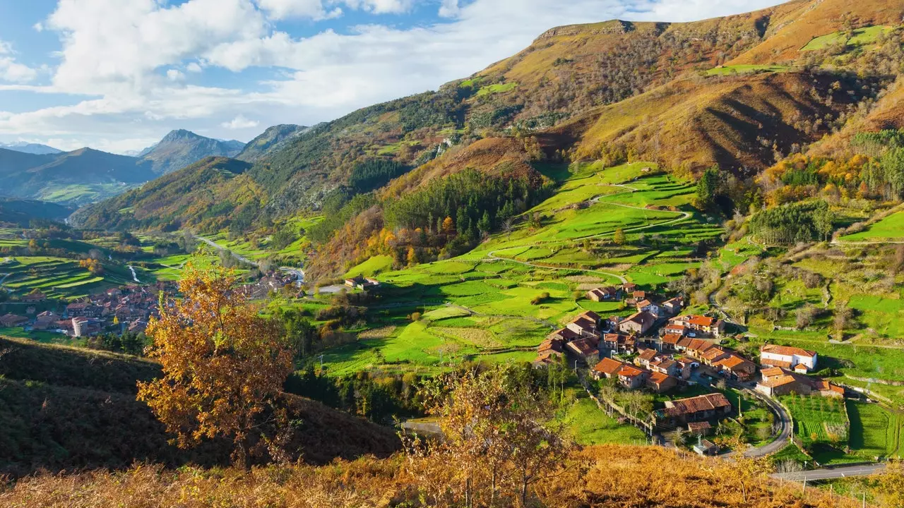 Carmona, mest fjalllendi, búfjár og handverksmaður Cantabria