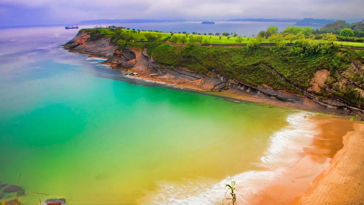 Plaża Mataleñas, naturalny teatr Santander