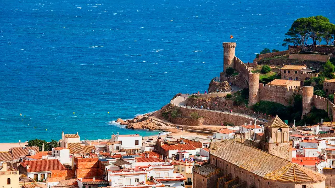 Este festival é celebrado em uma bela fortaleza com vista para o mar