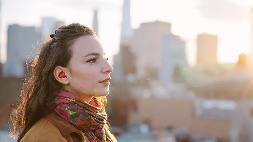 Ils créent un casque qui rend possible la traduction en temps réel